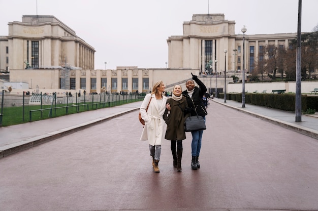 Women traveling in paris