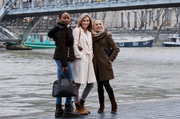 Free photo women traveling in paris