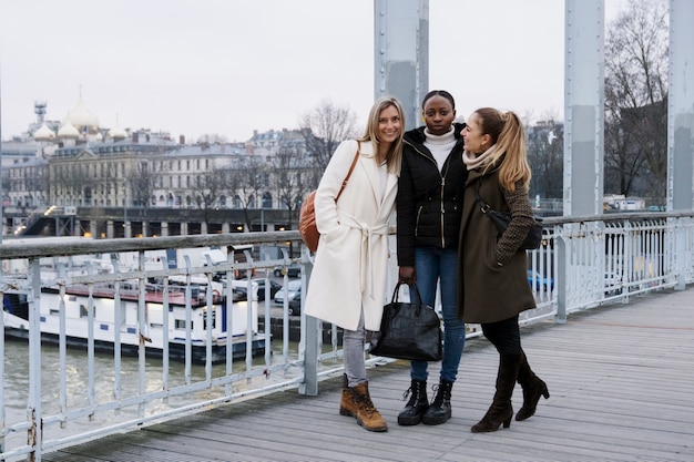 Free photo women traveling in paris