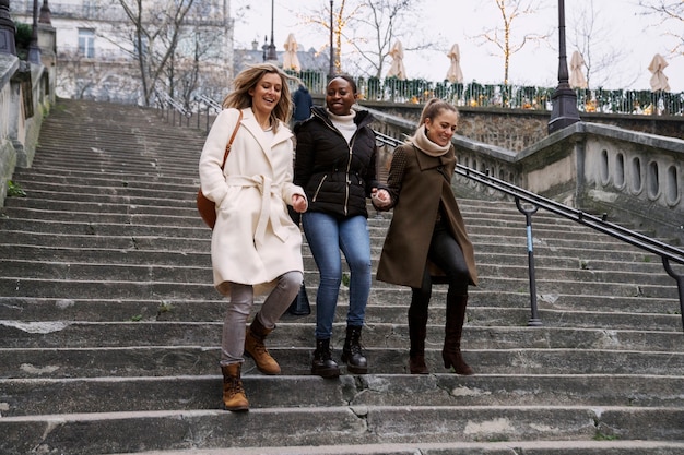 women traveling in paris
