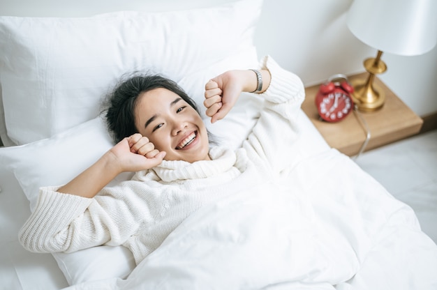 The women wear white shirts and wake up.