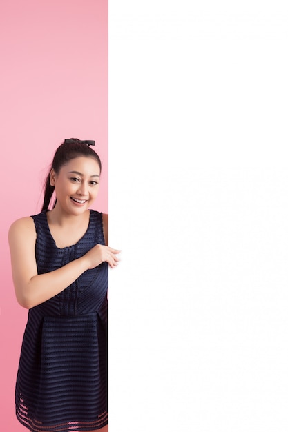 Free photo women with white empty board, pointing away