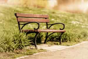 Free photo wood bench isolated in park