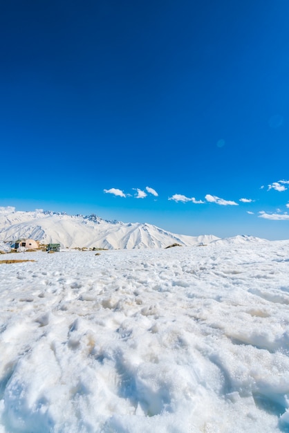 Foto gratuita vista montagna di montagna di montagna freddo