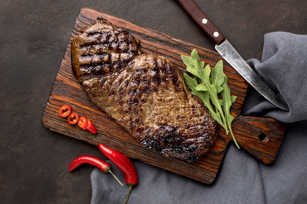 Free photo wooden board with grilled meat