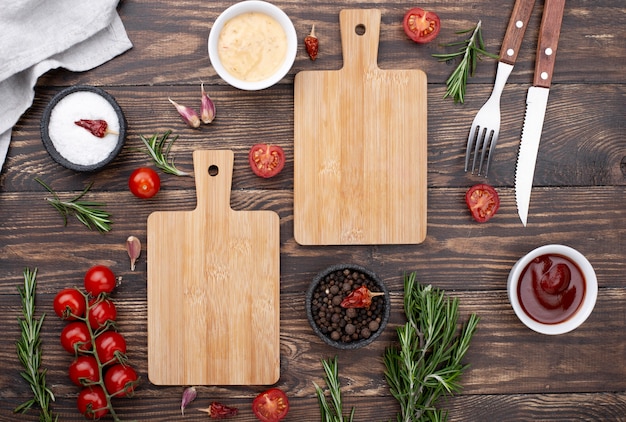 Wooden bottoms with tomatoes on table