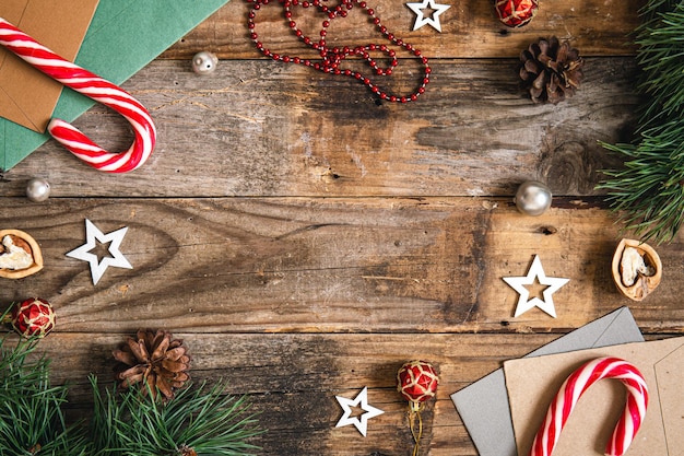 フラット レイアウトの装飾の詳細と木製のクリスマスの背景