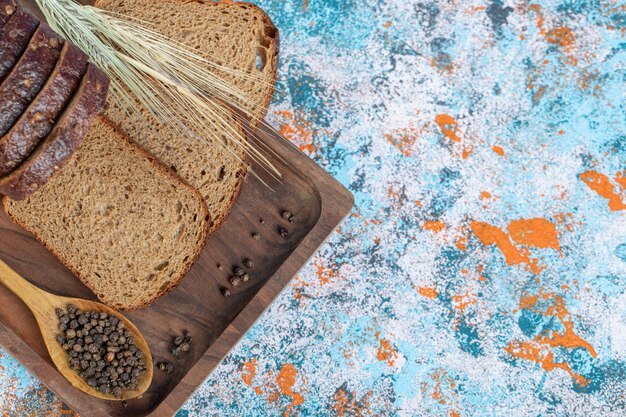 A wooden cutting board with slices of bread .