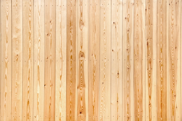 新しい厚板で敷設木製フェンス