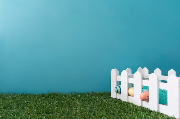 Free photo wooden fence with easter eggs
