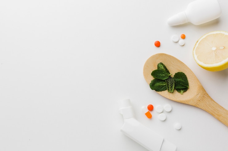Free Photo wooden spoon with herbs and pills
