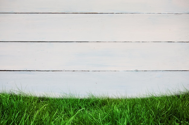 Free photo wooden wall with grass