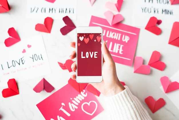 Free photo the word love on a mobile phone screen