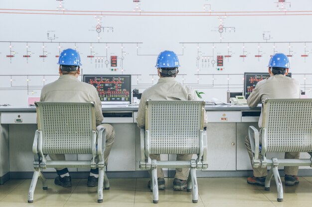 Free photo workers in control room