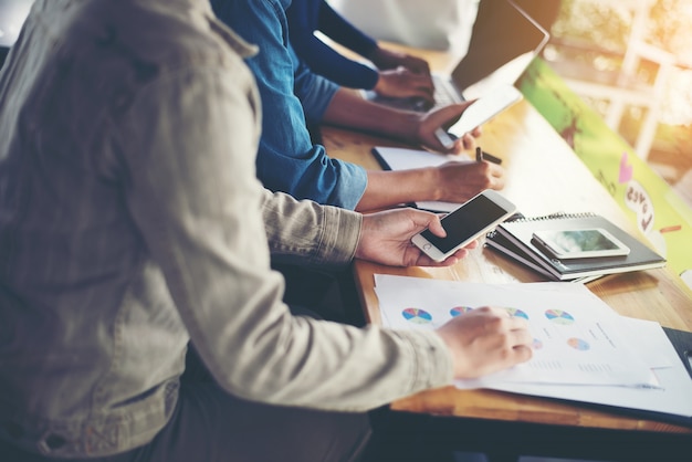 Free photo workers in a desk