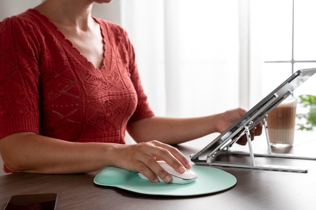 Free photo working from home in ergonomic workstation