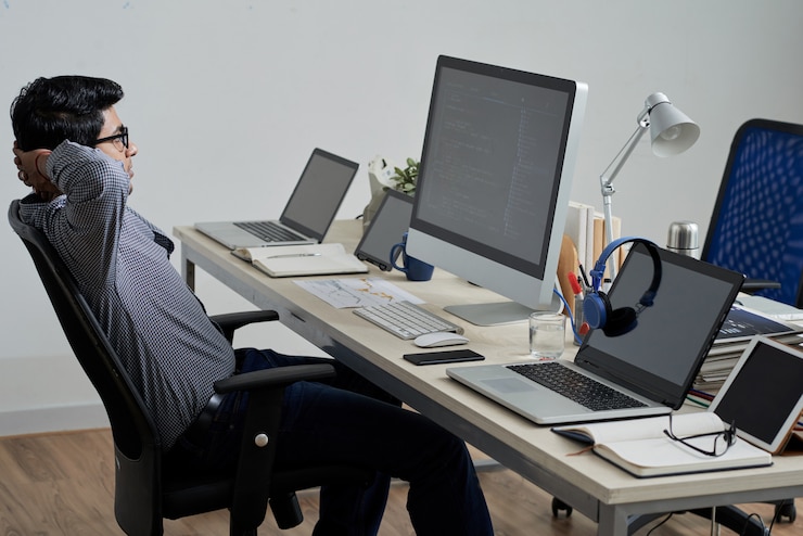 Free Photo working programmer