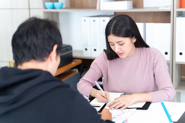 Free photo working woman has meeting with young man at the office