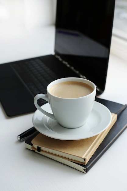 Free photo workplace with computer and coffee cup