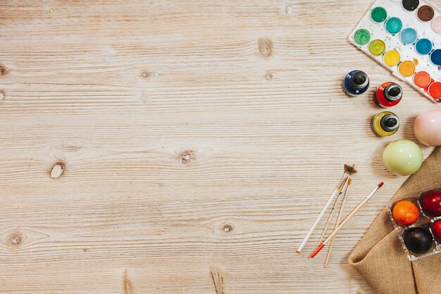 Workshop table with paints and eggs