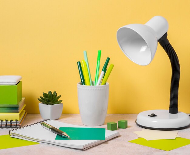 Workspace arrangement with items