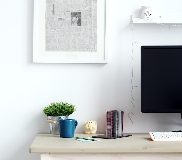 Free photo workspace. objects on the table