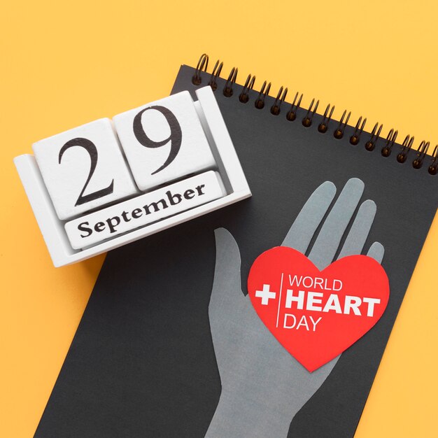 Всемирный день сердца концепция с помощью блокнота