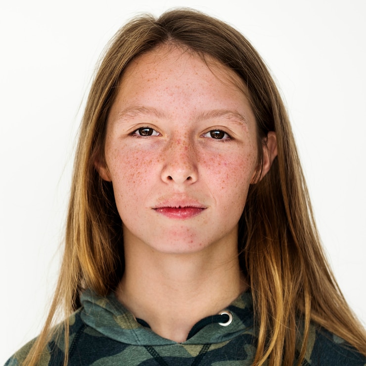 मुफ़्त फोटो worldface-australian girl in a white background