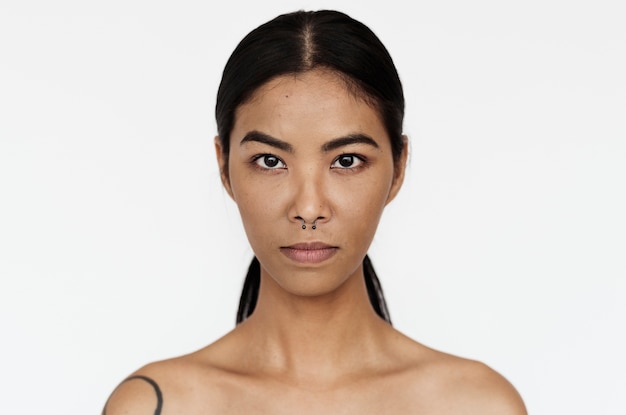 ワールドフェイス - 白い背景のタイの女性