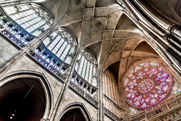 프라하, 체코 공화국의 성 비투스 대성당 천장의 웜의 시선 샷