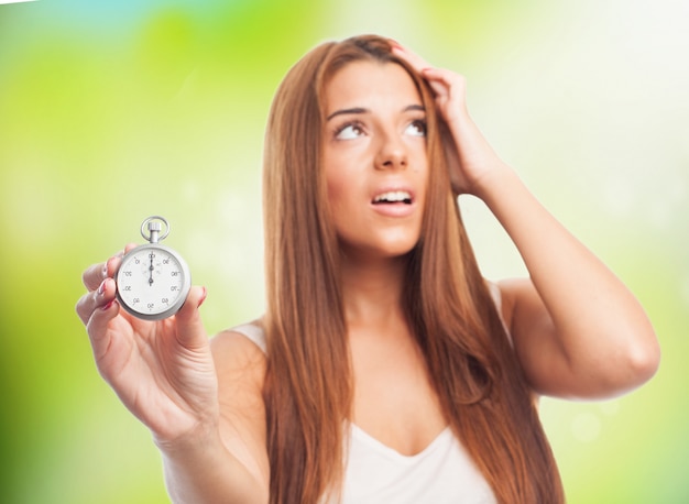 Free photo worried girl with stopwatch