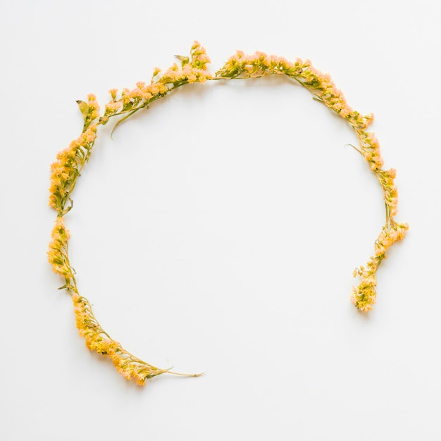 Free photo wreath from yellow flowers