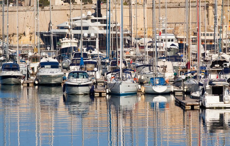 Free Photo yachts  lying at dockyard creek