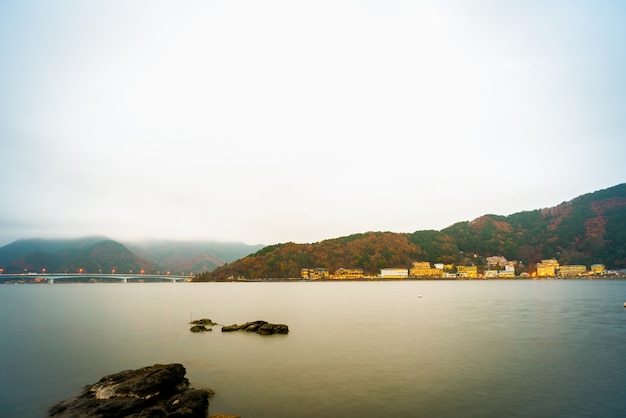 Бесплатное фото Яманаси, япония - 22 ноября: кавагутико в яманаси, япония