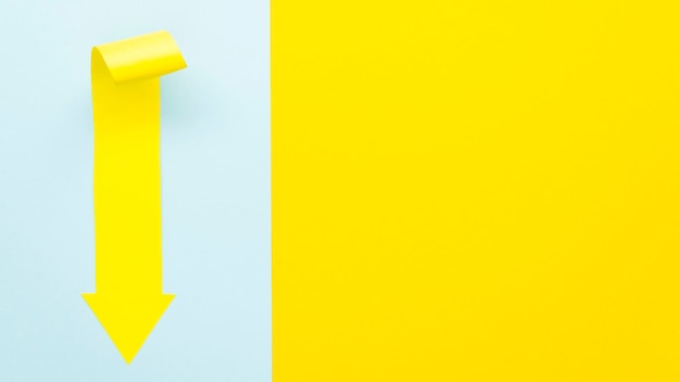コピースペースを持つ黄色の矢印