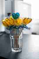 Free photo yellow and blue heart shaped lollipops with caramel