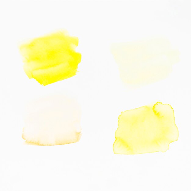 Желтые мазки на белом фоне