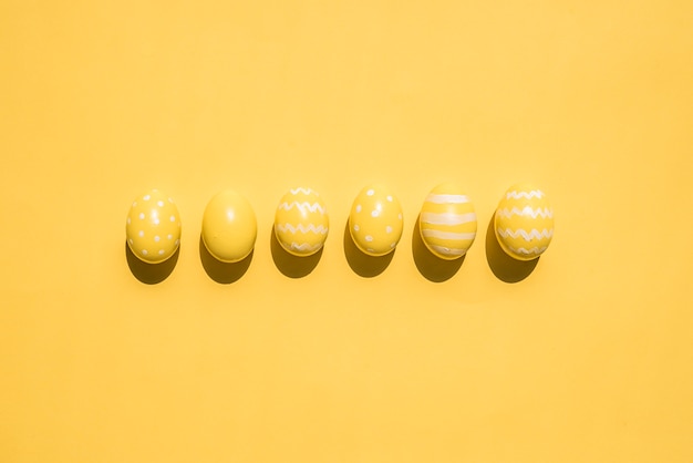 Free photo yellow easter eggs on table