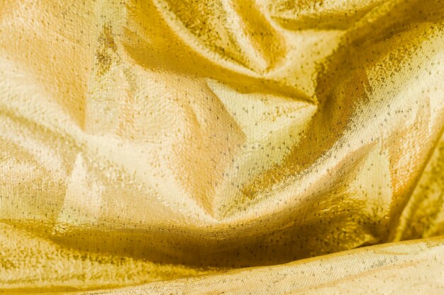 ねじれた波のある黄色の材料表面