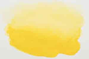 Foto gratuita vernici gialle su foglio bianco