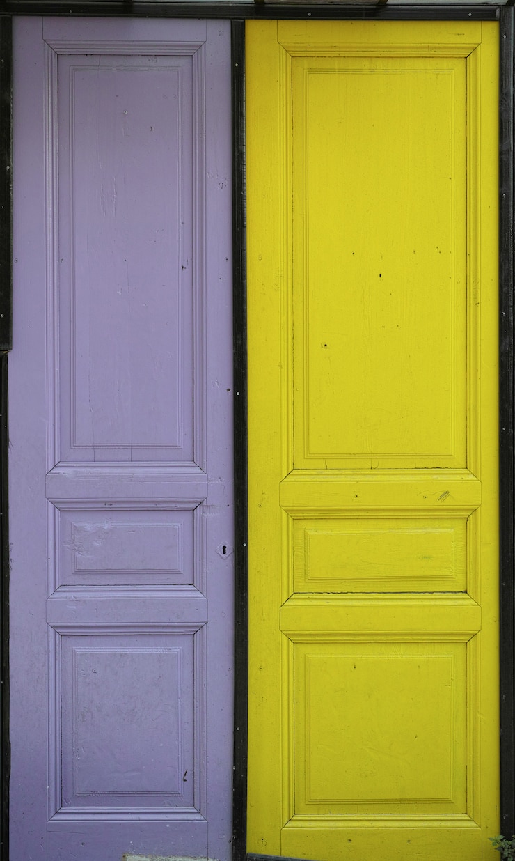 Free Photo yellow and purple door