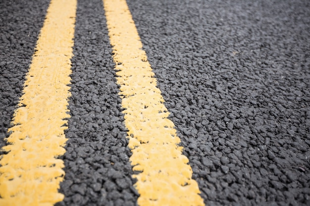 路面上のマーキングイエロー道路