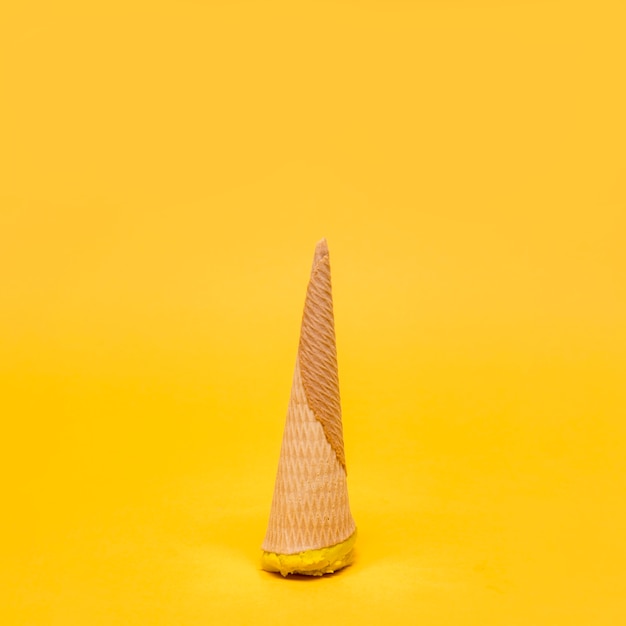 아이스크림의 노란 정물화