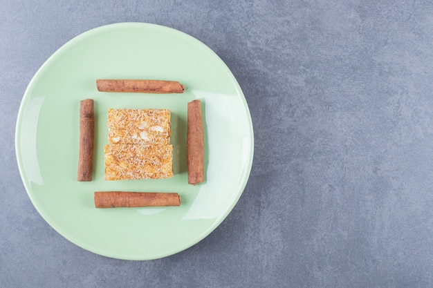 Free photo yellow traditional turkish delight with peanuts and cinnabon.