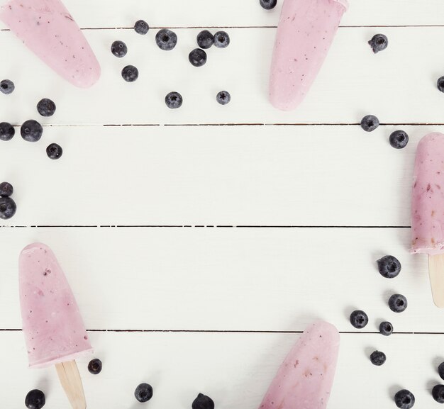 Yogurt popsicles with blueberries