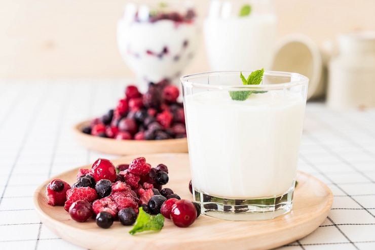 Free Photo yogurt with mixed berries