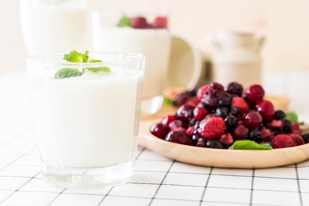 yogurt with mixed berries