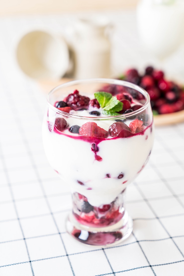 Free Photo yogurt with mixed berries