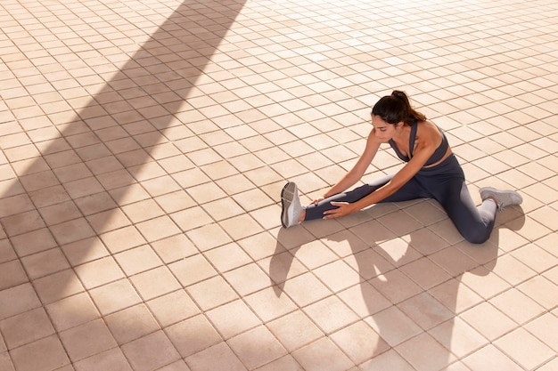 Free photo young adult doing outdoor fitness