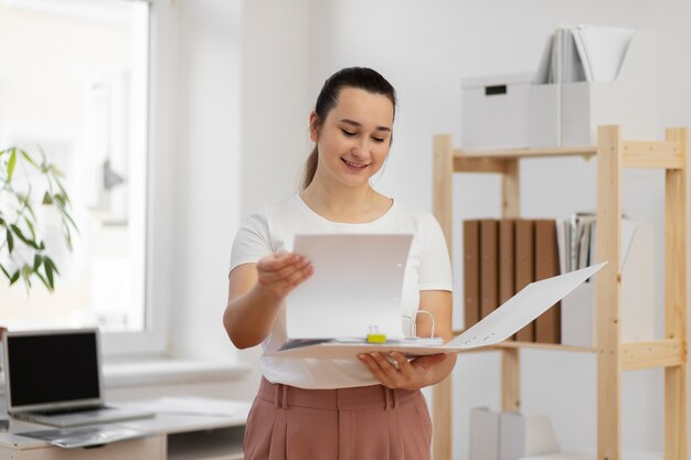 Young adult organizing documents